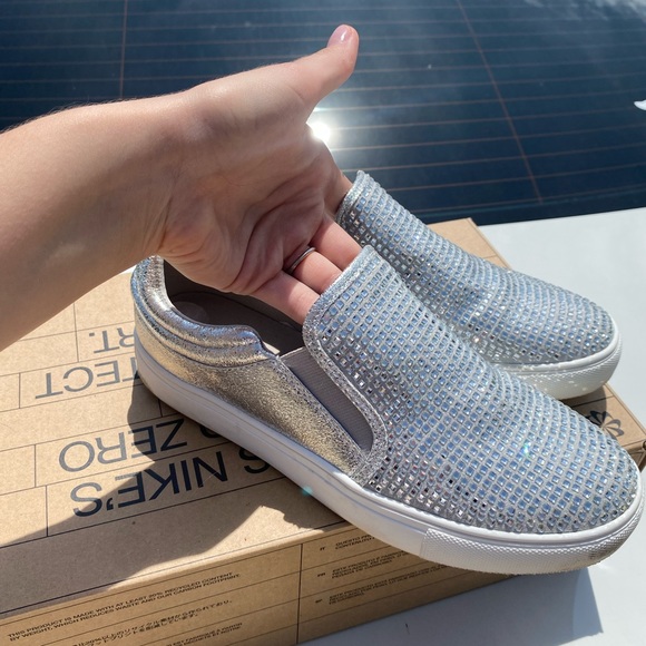 Sparkle Steve Madden slip on flats - Picture 2 of 4